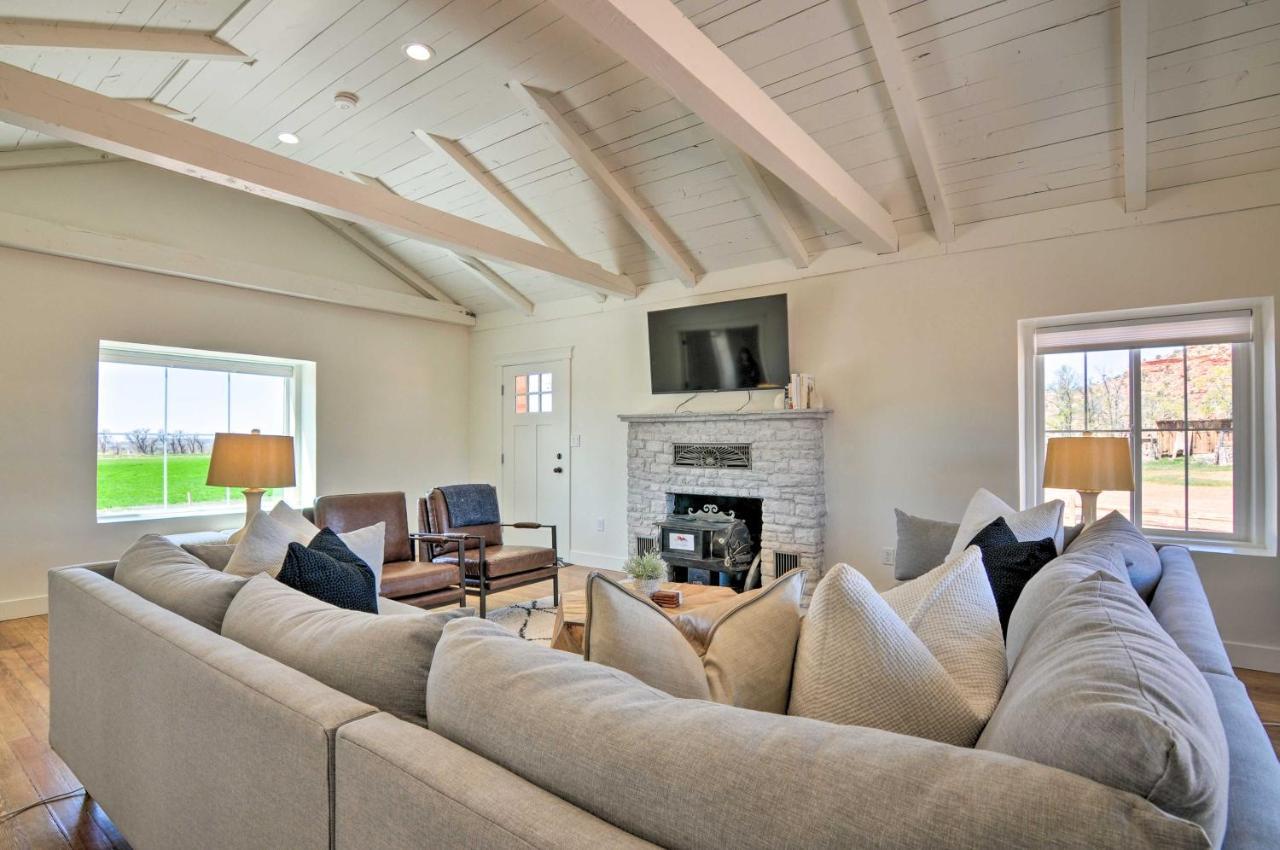 Modern Ranch House With Fire Pit And Valley Views 卡纳布 外观 照片
